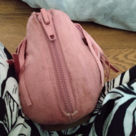 3/$15 Fringed rose coloured sandals - Picture 4 of 5